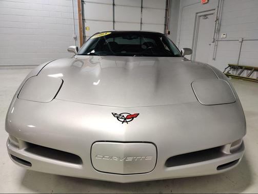 Machine Silver Metallic 2004 Chevrolet Corvette Base