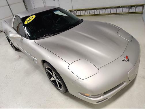 Machine Silver Metallic 2004 Chevrolet Corvette Base
