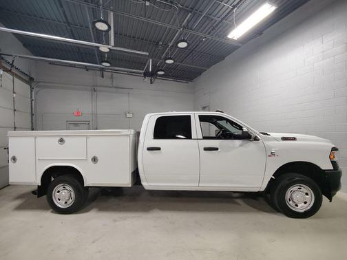 2022 RAM 2500 Tradesman Crew Cab 4x4 8' Box