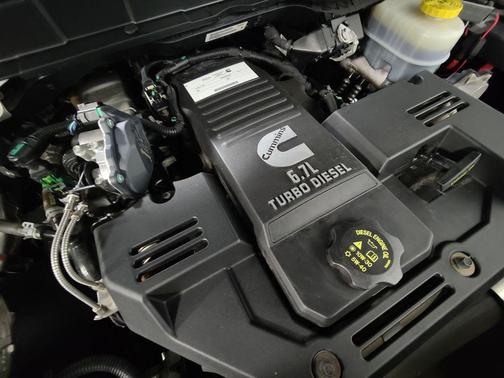 2022 RAM 2500 Tradesman Crew Cab 4x4 8' Box