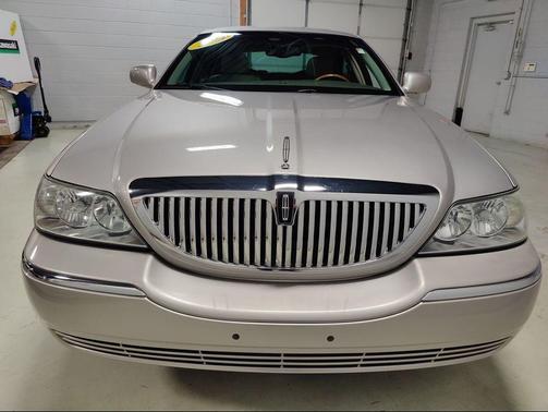 2004 Lincoln Town Car Ultimate