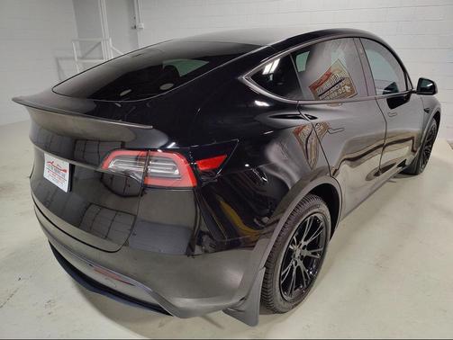 2022 Tesla Model Y Long Range Dual Motor All-Wheel Drive