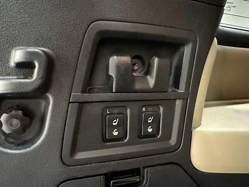 2016 Toyota Sequoia SR5