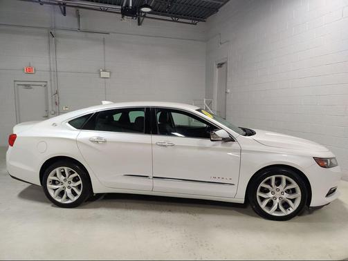 Iridescent Pearl Tricoat 2018 Chevrolet Impala 2LZ
