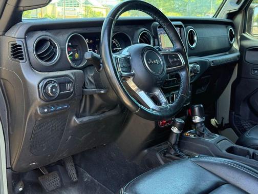 Bright White Clearcoat 2023 Jeep Wrangler 4xe Rubicon