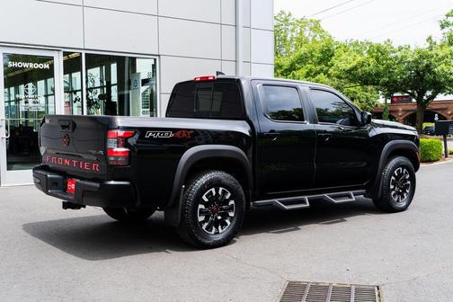 Super Black 2022 Nissan Frontier PRO-4X