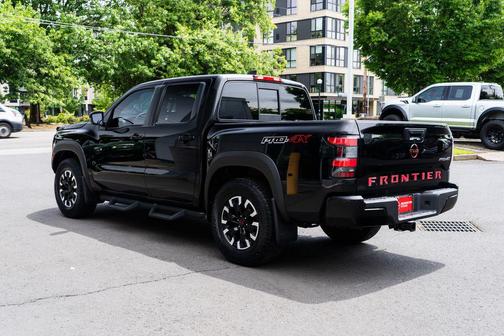 Super Black 2022 Nissan Frontier PRO-4X