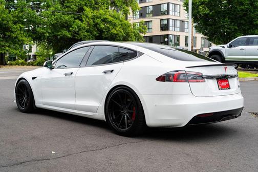 Pearl White Multi-Coat 2021 Tesla Model S Plaid