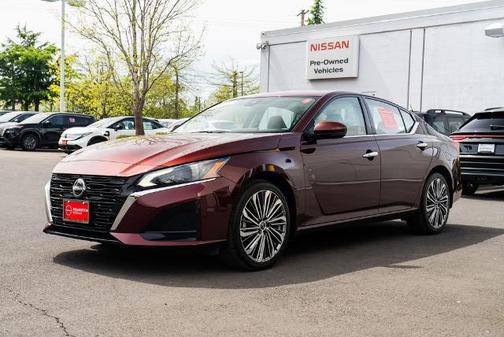 Garnet Pearl Me 2025 Nissan Altima SL