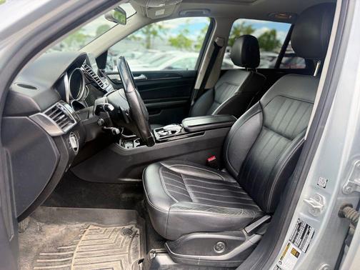 White 2016 Mercedes-Benz GLE-Class GLE 300d 4MATIC