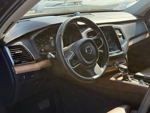 Onyx Black Metallic 2019 Volvo XC90 T6 Inscription