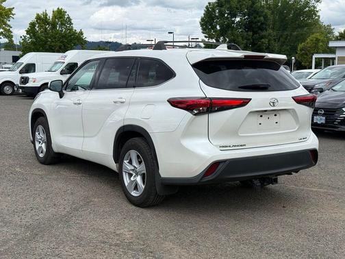 Blizzard Pearl 2020 Toyota Highlander LE