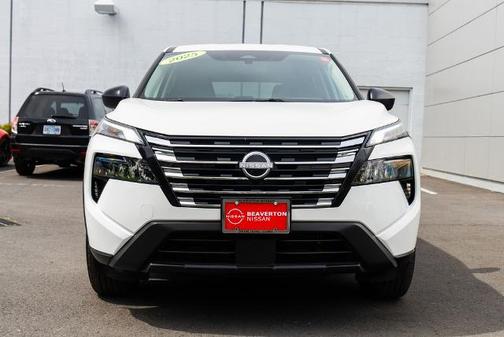 Everest White P 2025 Nissan Rogue S