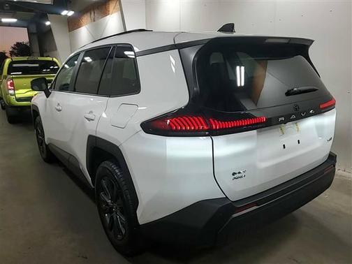 Ice 2026 Toyota RAV4 XLE Premium