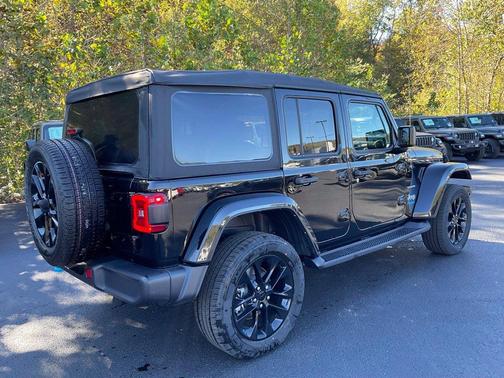 Black Clearcoat 2022 Jeep Wrangler Unlimited 4xe Sahara