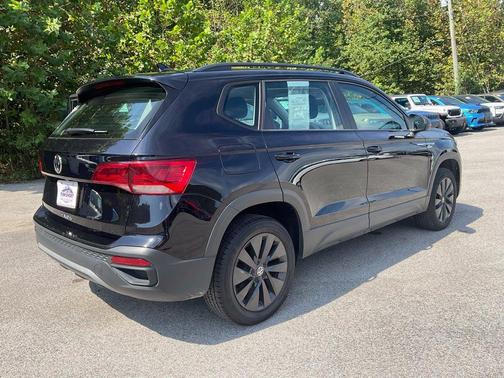 Deep Black Pearl Effect 2024 Volkswagen Taos 1.5T S