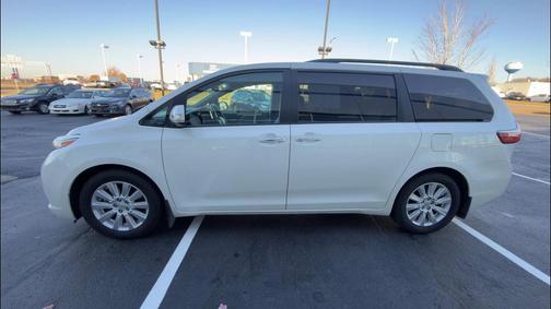2017 Toyota Sienna 