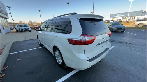 2017 Toyota Sienna 