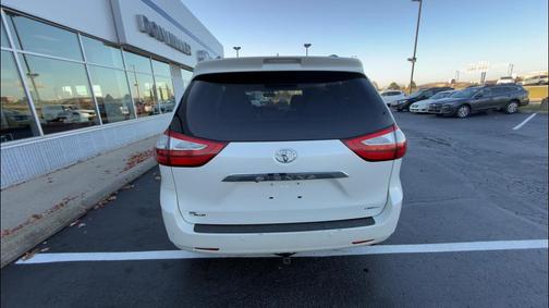 2017 Toyota Sienna 