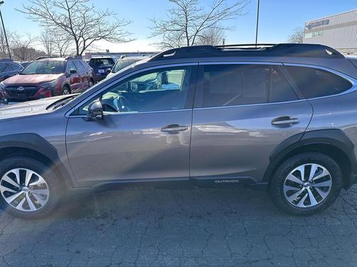 2023 Subaru Outback Premium