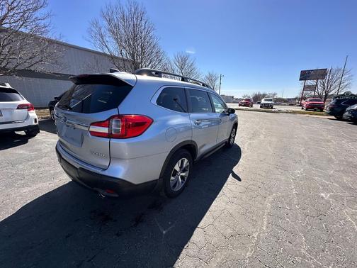 Ice Silver Metallic 2022 Subaru Ascent Premium 7-Passenger