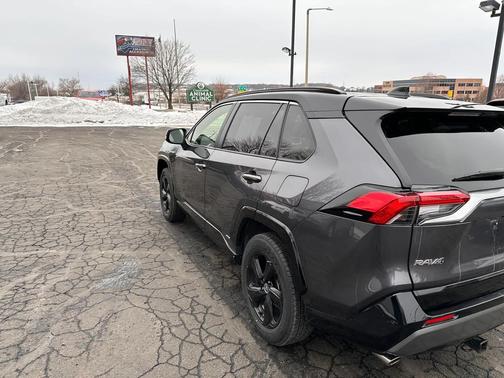 2020 Toyota RAV4 Hybrid SE