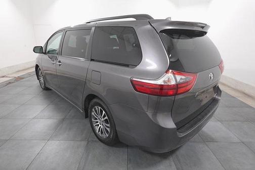 2020 Toyota Sienna XLE