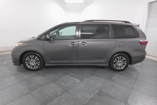 2020 Toyota Sienna XLE