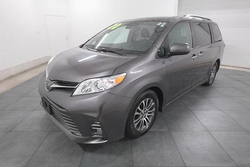2020 Toyota Sienna XLE