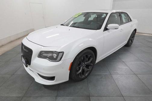 2022 Chrysler 300 Touring