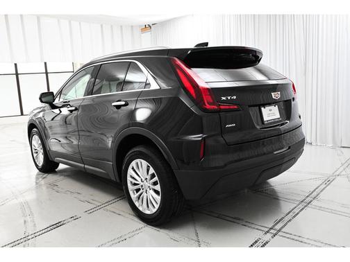 Stellar Black Metallic 2024 Cadillac XT4 Luxury