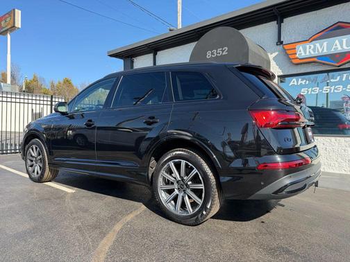 2024 Audi Q7 45 Premium Plus