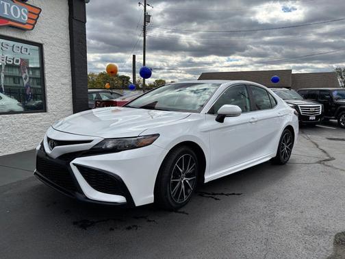 2023 Toyota Camry SE