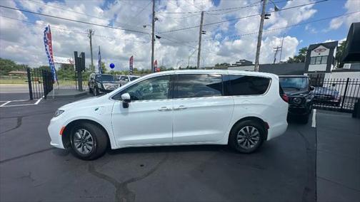 2023 Chrysler Pacifica Hybrid Touring L
