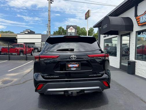 Midnight Black Metallic 2022 Toyota Highlander Limited