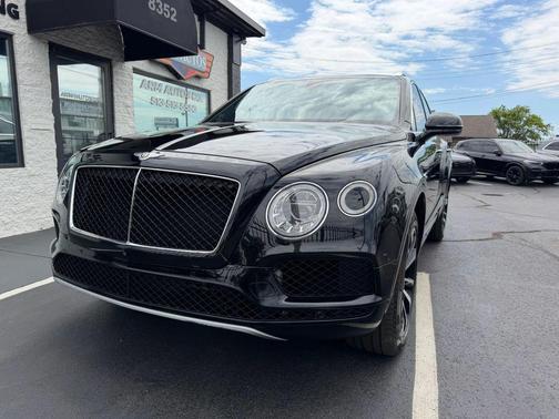 Black 2020 Bentley Bentayga V8