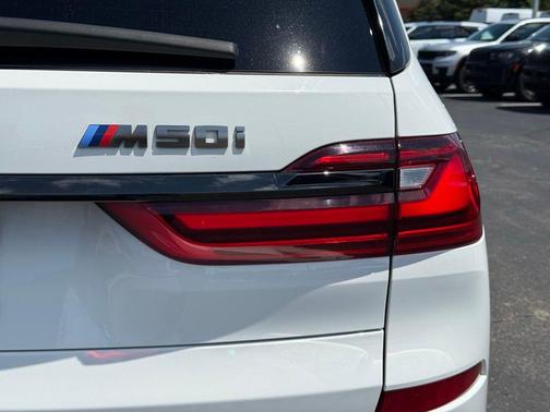 Alpine White 2022 BMW X7 M50i