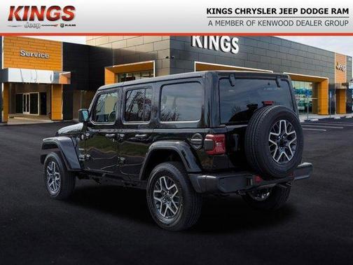 Black Clearcoat 2024 Jeep Wrangler Sahara
