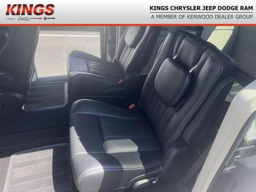 2016 Chrysler Town & Country Touring-L