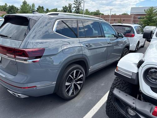 Pure Gray 2026 Volkswagen Atlas 2.0T SEL Premium R-Line 4MOTION