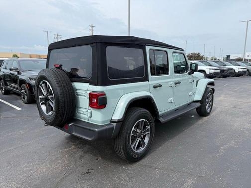 Earl Clearcoat 2023 Jeep Wrangler 4-Door Sahara 4x4