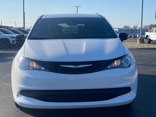 2026 Chrysler Voyager LX