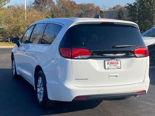 2026 Chrysler Voyager LX