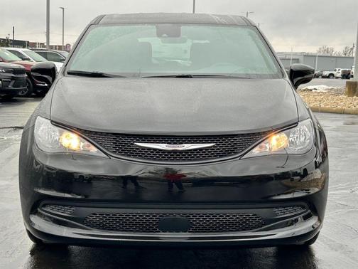 2026 Chrysler Voyager LX