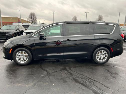 2026 Chrysler Voyager LX