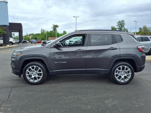2022 Jeep Compass Latitude Lux
