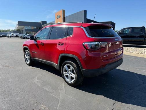Red Hot Pearlcoat 2024 Jeep Compass Latitude