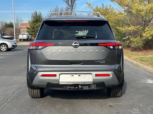 2024 Nissan Pathfinder Platinum