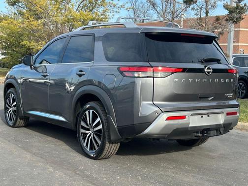 2024 Nissan Pathfinder Platinum