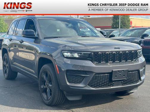 Baltic Gray Metallic Clearcoat 2023 Jeep Grand Cherokee Altitude